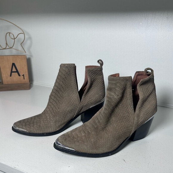 Jeffrey Campbell Shoes - Jeffrey Campbell Textured Ankle Boots Womens 9 Taupe Brown Leather Western He